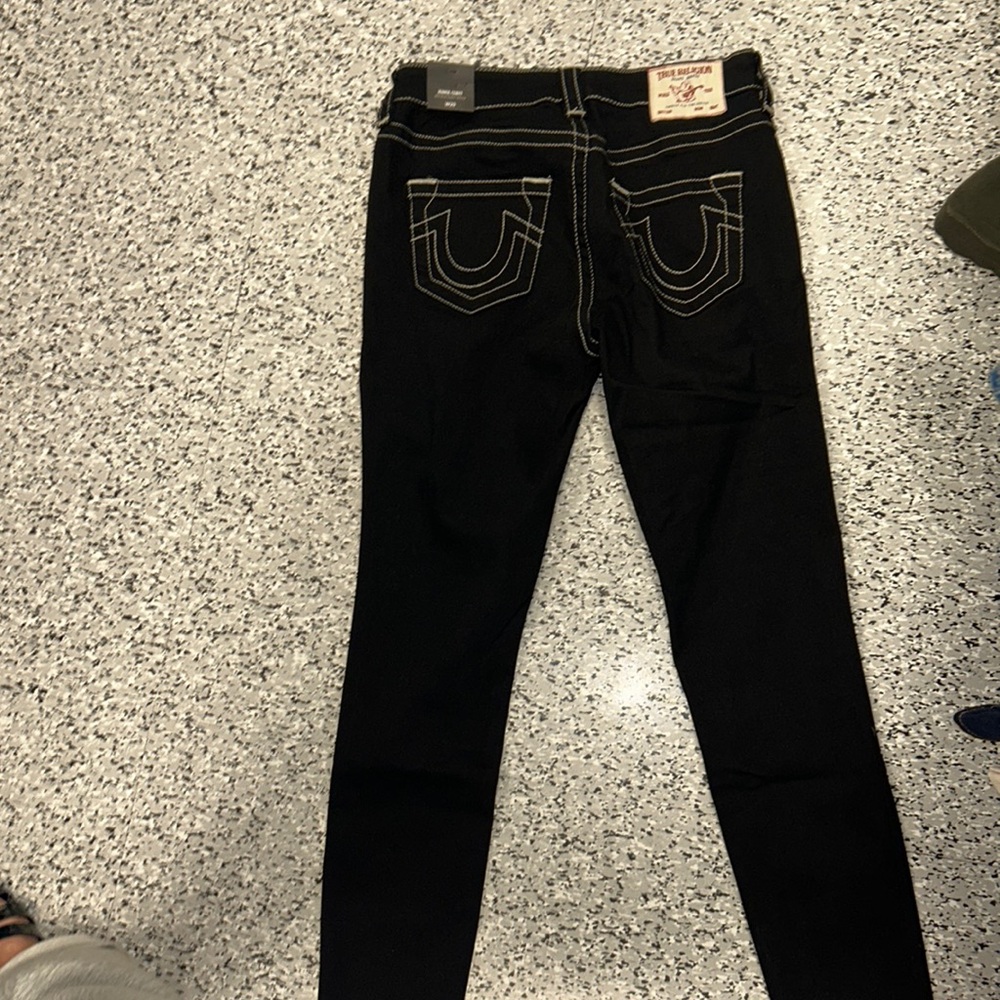 These are new never worn Skinny jean w big booty Get bfre sell i reply to evryb